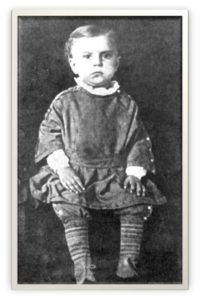 Charles Russel w wieku ok. 2 lat